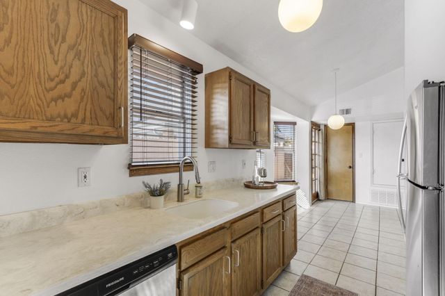 5421 Gold Rush Drive NW, Albuquerque, NM 87120