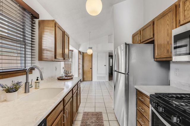 5421 Gold Rush Drive NW, Albuquerque, NM 87120