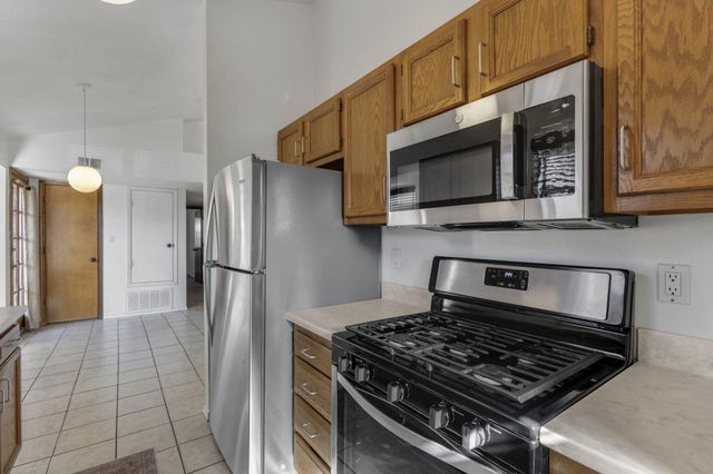 5421 Gold Rush Drive NW, Albuquerque, NM 87120