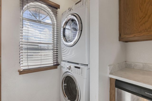 5421 Gold Rush Drive NW, Albuquerque, NM 87120