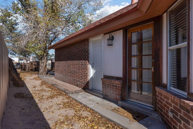 5421 Gold Rush Drive NW, Albuquerque, NM 87120