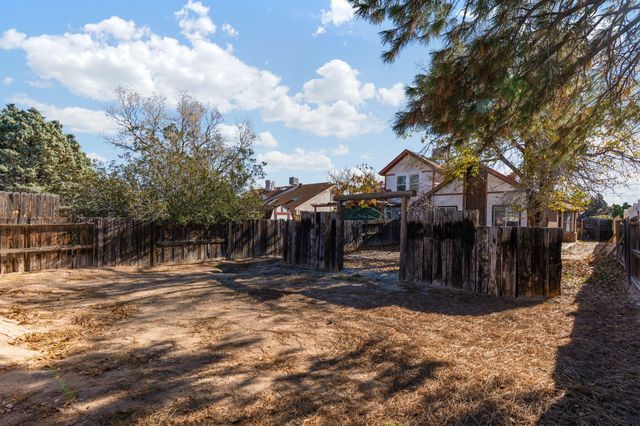 5421 Gold Rush Drive NW, Albuquerque, NM 87120