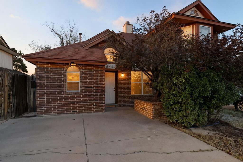 5421 Gold Rush Drive NW, Albuquerque, NM 87120