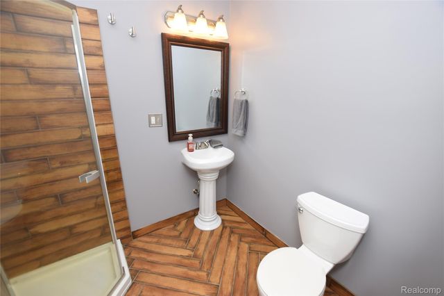 404 N Adelaide Street, Fenton, MI 48430