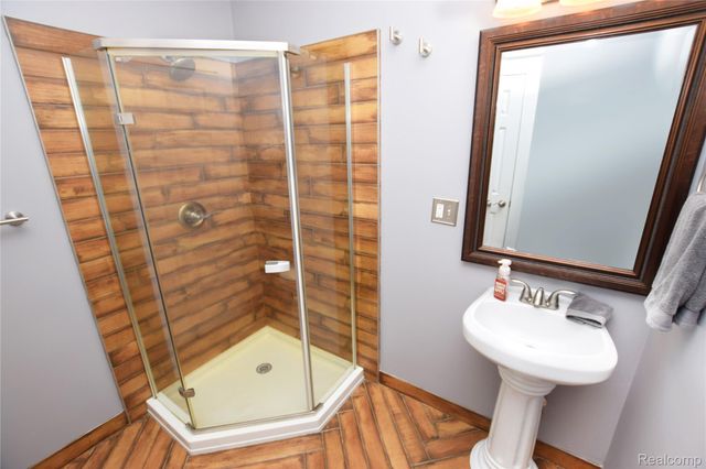 404 N Adelaide Street, Fenton, MI 48430