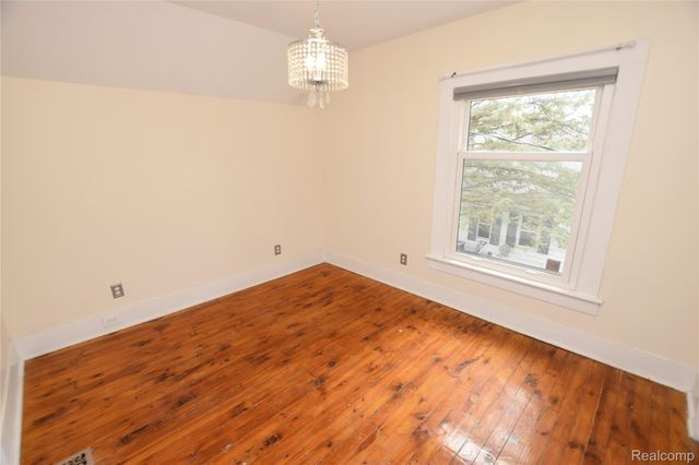 404 N Adelaide Street, Fenton, MI 48430