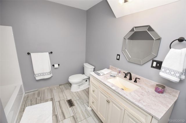 404 N Adelaide Street, Fenton, MI 48430