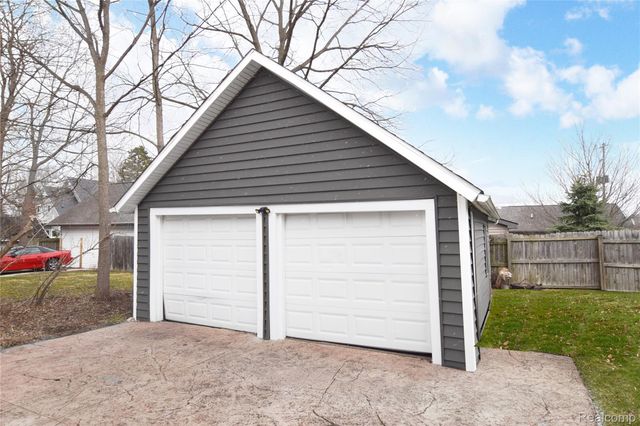 404 N Adelaide Street, Fenton, MI 48430