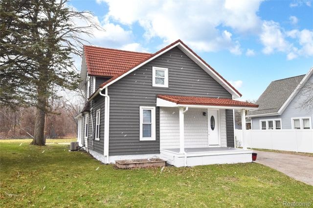 404 N Adelaide Street, Fenton, MI 48430