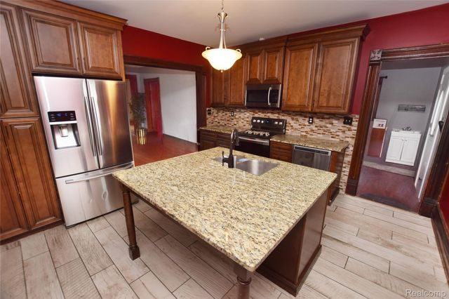 404 N Adelaide Street, Fenton, MI 48430