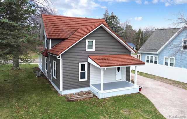 404 N Adelaide Street, Fenton, MI 48430