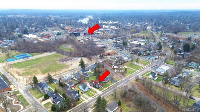 404 N Adelaide Street, Fenton, MI 48430