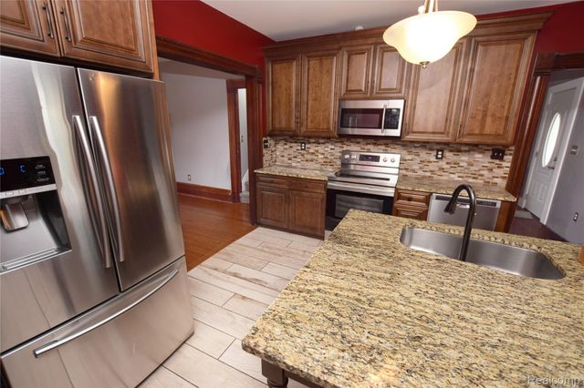 404 N Adelaide Street, Fenton, MI 48430