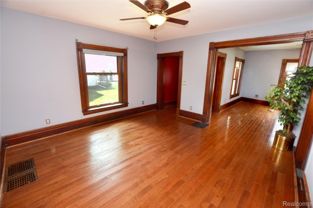 404 N Adelaide Street, Fenton, MI 48430