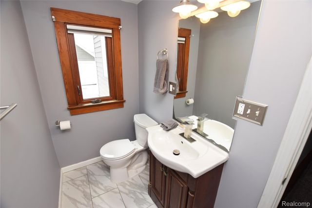 404 N Adelaide Street, Fenton, MI 48430