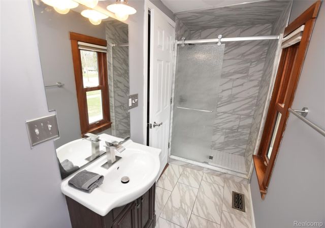 404 N Adelaide Street, Fenton, MI 48430