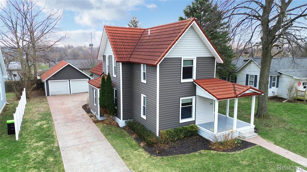 404 N Adelaide Street, Fenton, MI 48430