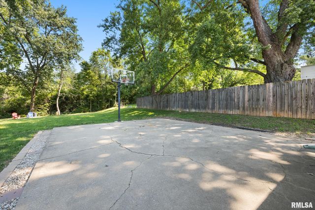 201 FENESTRA Lane, East Peoria, IL 61611