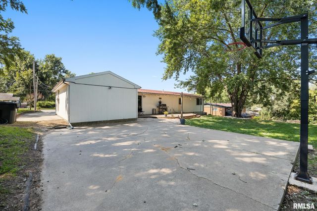 201 FENESTRA Lane, East Peoria, IL 61611