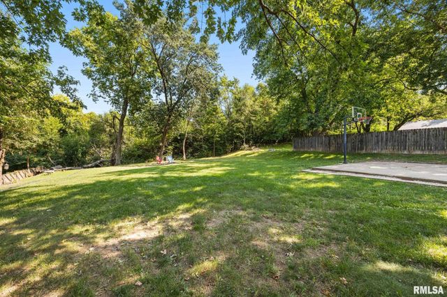 201 FENESTRA Lane, East Peoria, IL 61611