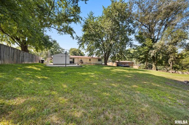 201 FENESTRA Lane, East Peoria, IL 61611