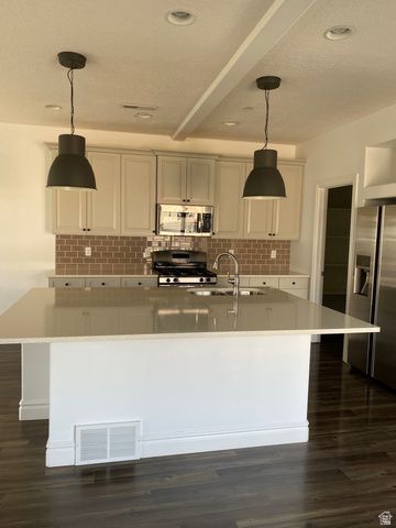 28 S RIO GRAND AVE, Farmington, UT 84025