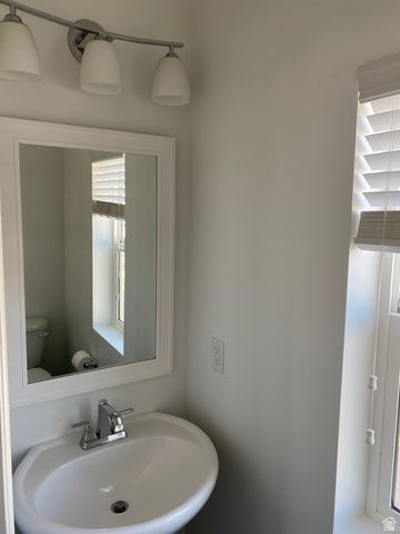 28 S RIO GRAND AVE, Farmington, UT 84025