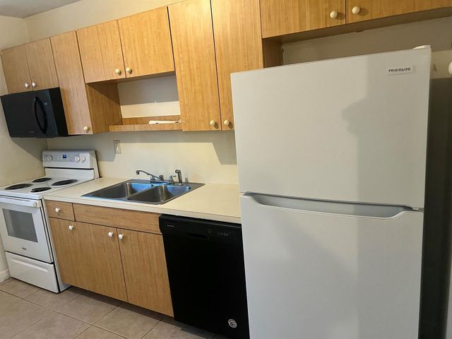 820 SW 9th Street 1-8, Pompano Beach, FL 33060