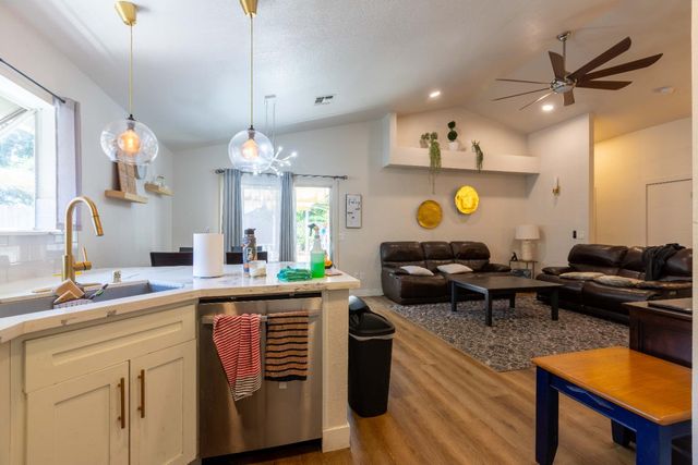 8248 Sunbird Way, Sacramento, CA 95823