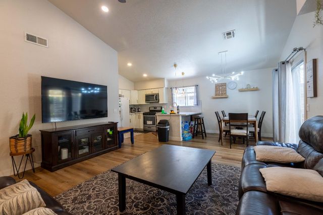 8248 Sunbird Way, Sacramento, CA 95823