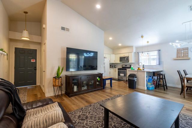 8248 Sunbird Way, Sacramento, CA 95823