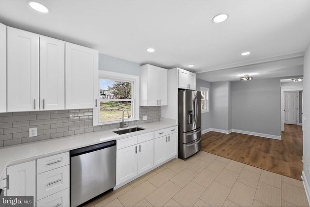 8 HANFORD DR, Harmans, MD 21077