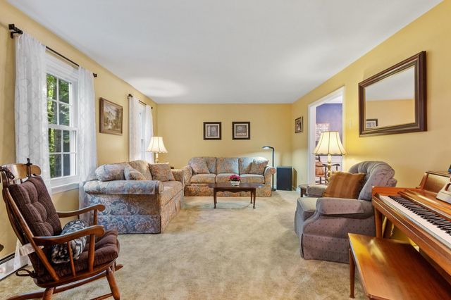 138 Hobbs Rd, Princeton, MA 01541