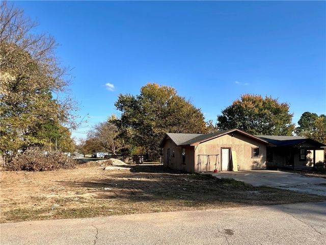 748 Ed Moore Lane, Fayetteville, AR 72704