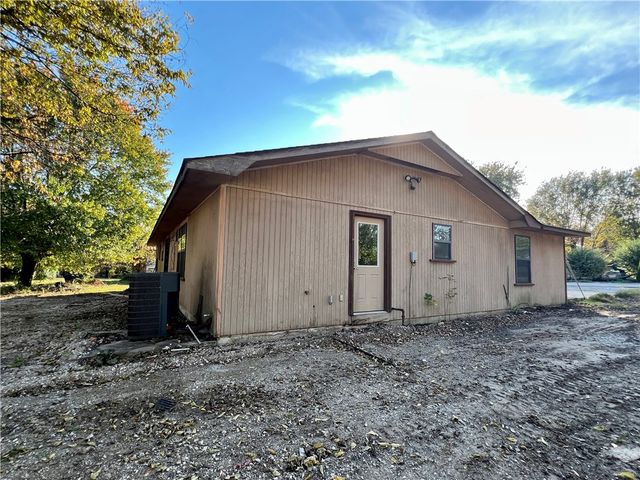 748 Ed Moore Lane, Fayetteville, AR 72704