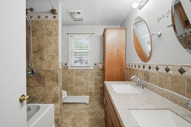 71 Sun Valley Rd, Holyoke, MA 01040