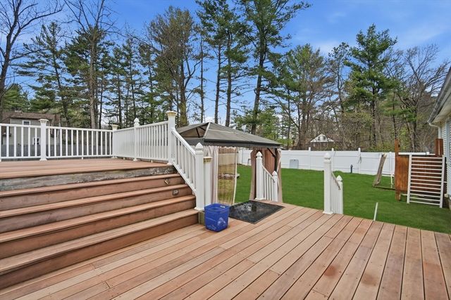 71 Sun Valley Rd, Holyoke, MA 01040