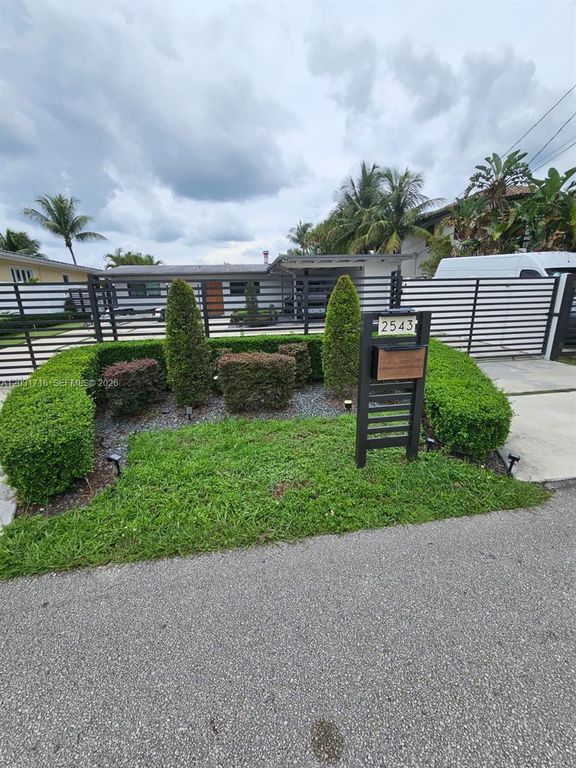 2543 Gulfstream Lane, Fort Lauderdale, FL 33312
