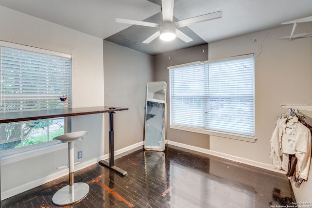 347 Pinewood Ln, San Antonio, TX 78216