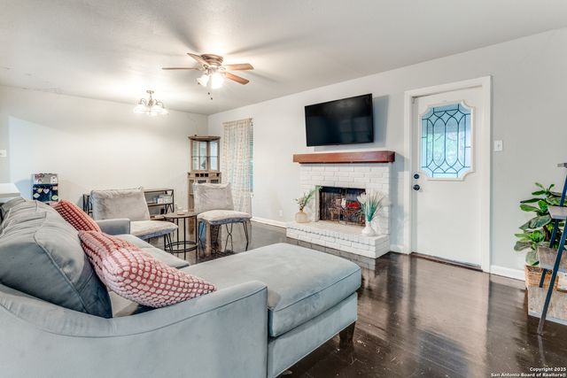 347 Pinewood Ln, San Antonio, TX 78216