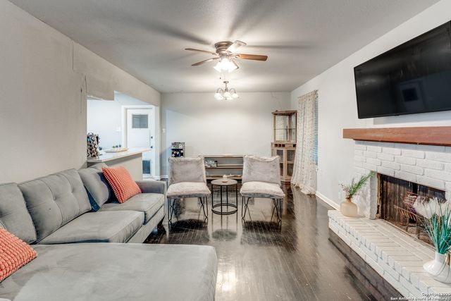 347 Pinewood Ln, San Antonio, TX 78216