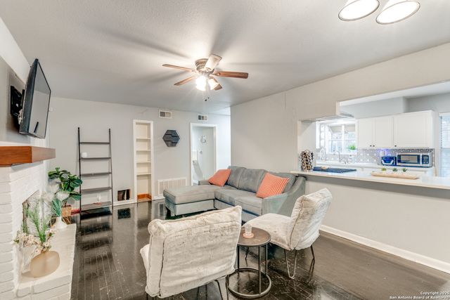 347 Pinewood Ln, San Antonio, TX 78216