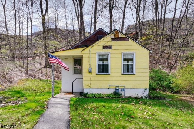 102 Greenwood Ave, Wanaque Boro, NJ 07420