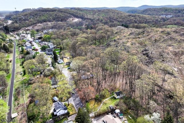 102 Greenwood Ave, Wanaque Boro, NJ 07420