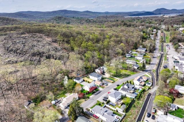102 Greenwood Ave, Wanaque Boro, NJ 07420