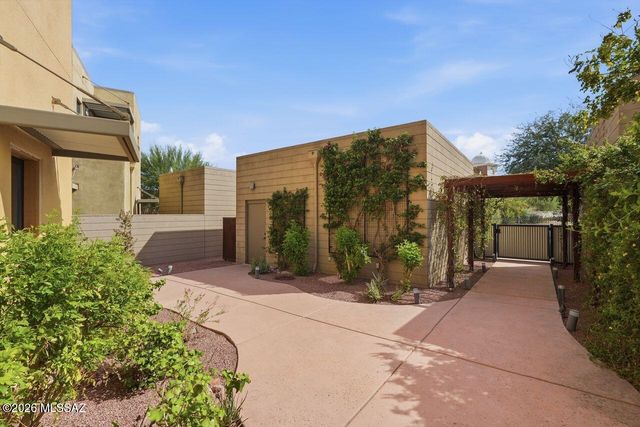662 S Mordasini Place, Tucson, AZ 85701