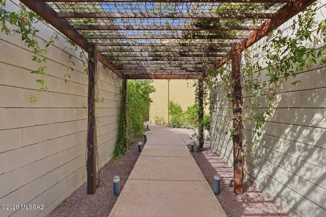 662 S Mordasini Place, Tucson, AZ 85701