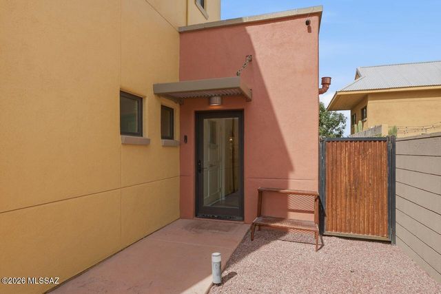 662 S Mordasini Place, Tucson, AZ 85701