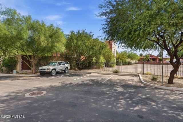 662 S Mordasini Place, Tucson, AZ 85701