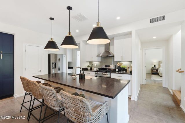 662 S Mordasini Place, Tucson, AZ 85701